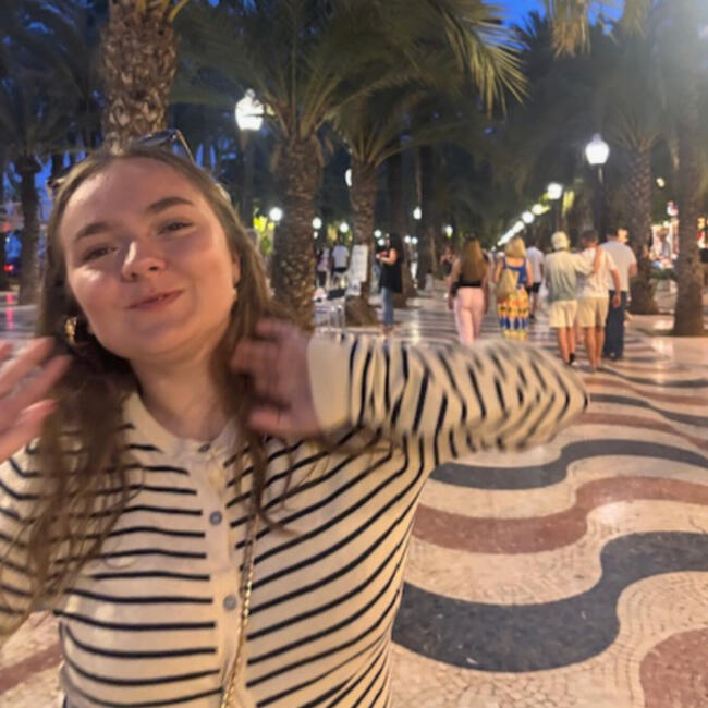 Babysitter in Saint-Barthélemy-d'Anjou: Maëva