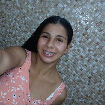 Babysitter in Eusebio Ayala: Tania