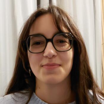 Baby-sitter Les Angles: Léa