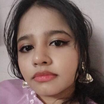Babysitter Surat: Noor