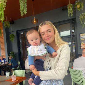 Babysitting job in Victoria Bay: babysitting job Nicolene