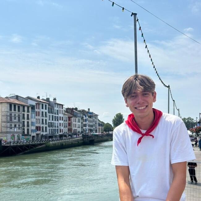 Babysitter in Bordeaux: Charlie