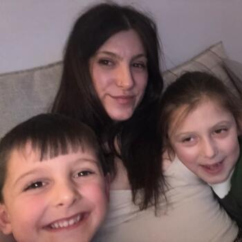 Babysitting job in Hessle: babysitting job Sezen