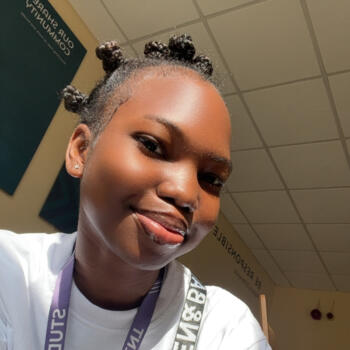 Babysitter London: Oyinkansola