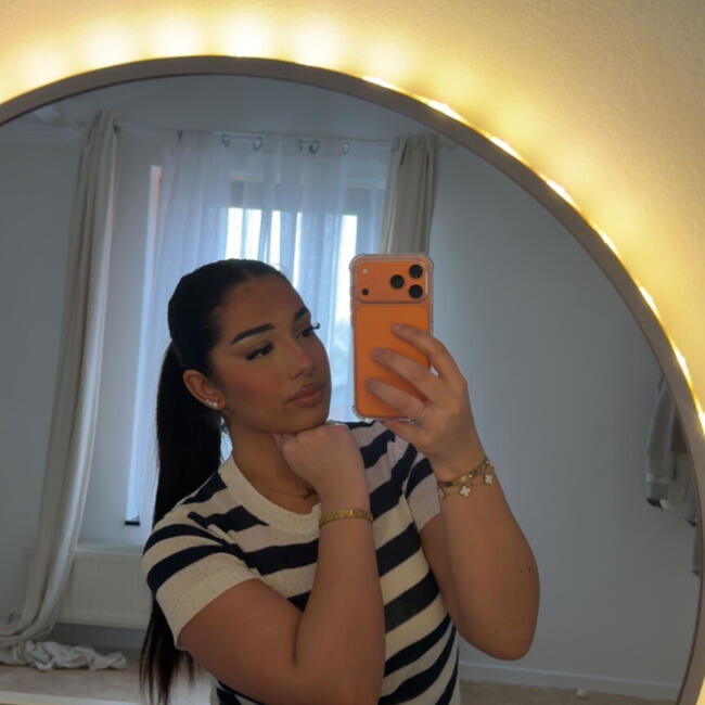 Babysitter in Forest: Soukaina