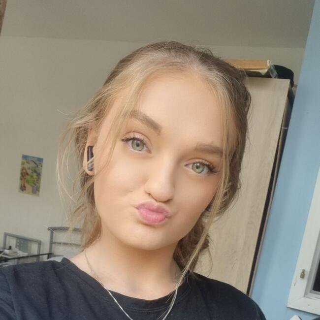 Babysitter in Denain: Courtney