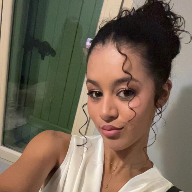 Babysitter in Libourne: Laura