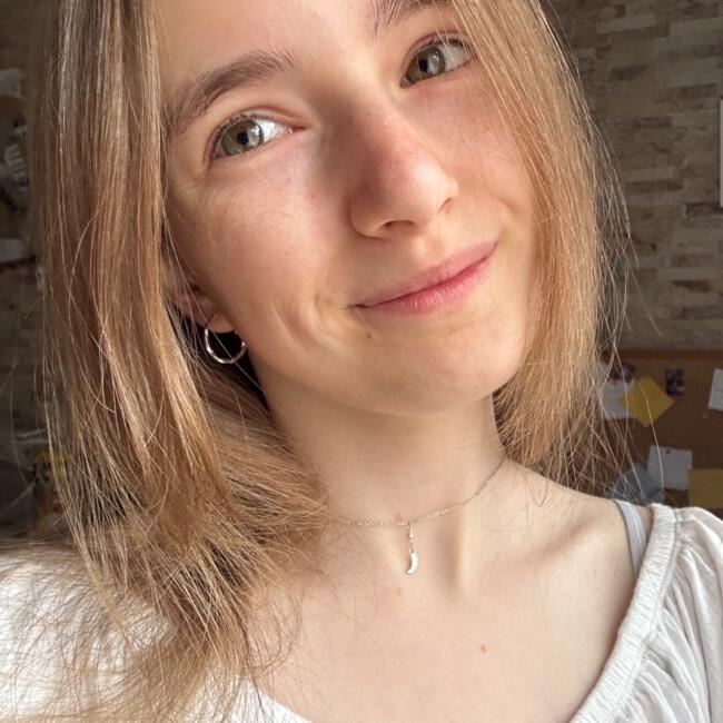 Babysitter in Moncada: Lisa María