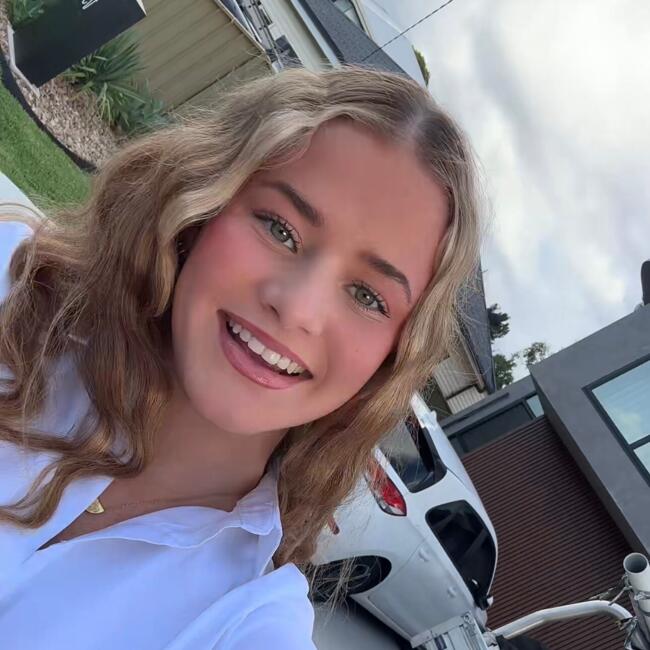 Babysitter in Wollongong: Molly