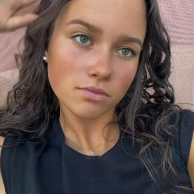 Babysitter in Saint-Étienne-de-Montluc: Camille