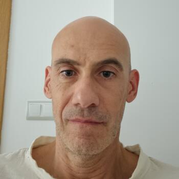 Trabajo de cuidador(a) en Madrid: trabajo de canguro Iñigo