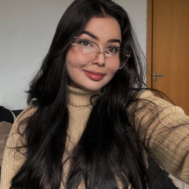 Babá em Brasília: Hylanna