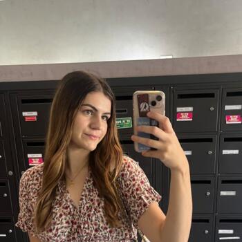 Babysitter in Saint-Pierre-du-Perray: Nina