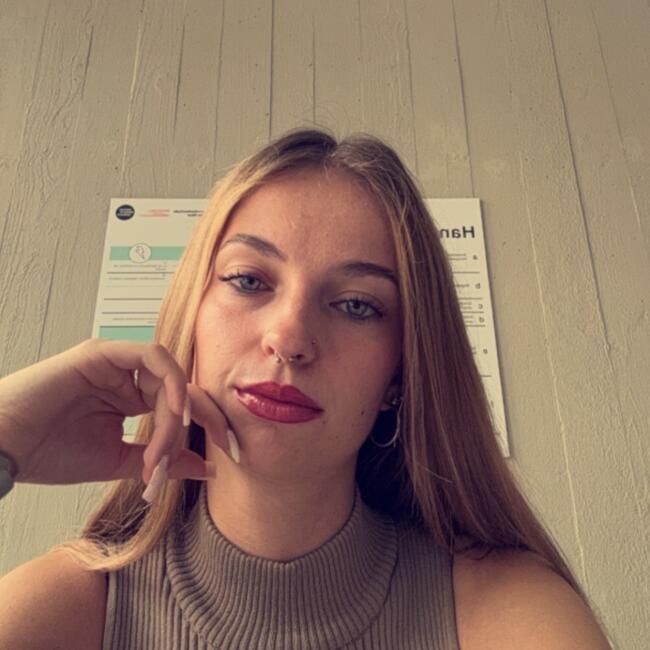 Babysitter in Herrliberg: Nadine