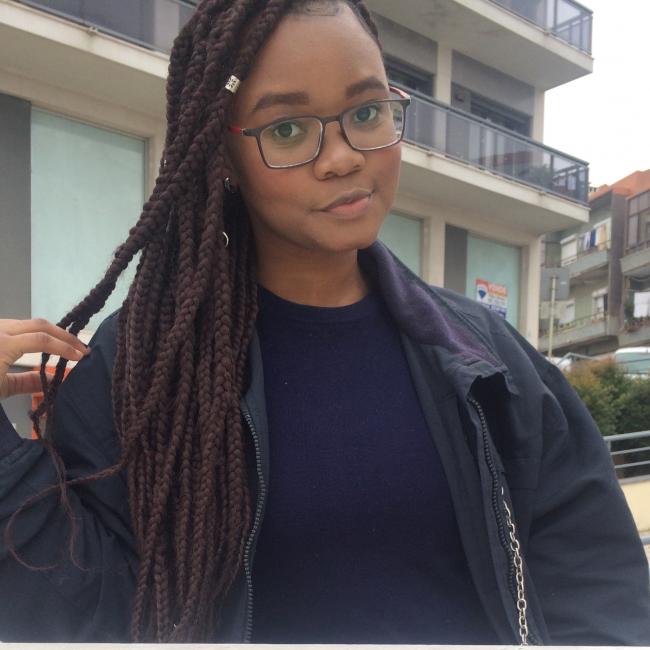 Babysitter in Loures: Nizia