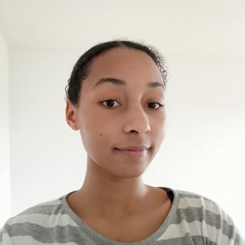 Baby-sitter in Joué-lès-Tours: Laureen