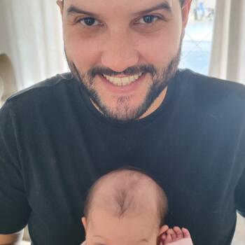 Δουλειά για babysitter στην περιοχή Κουριτίμπα: δουλειά φύλαξης παιδιών Flavio