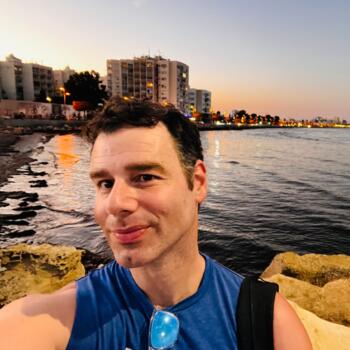 משרת בייביסיטר ב- חיפה: Yaron