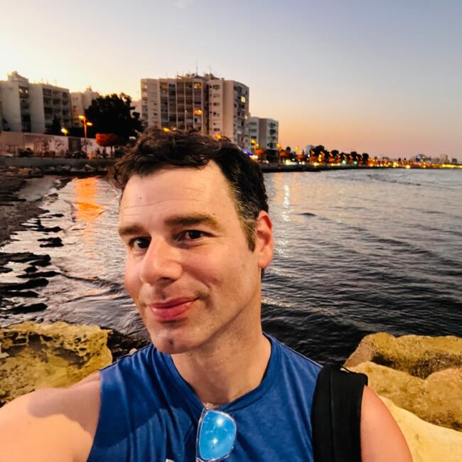 משרת בייביסיטר ב- חיפה: Yaron