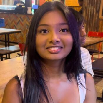 Babysitter in Lotus Park: Naadia