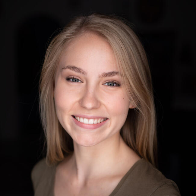 Aukle pilsētā Daugmale: Manon