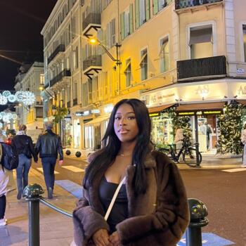 Babysitter Cannes: Latifa