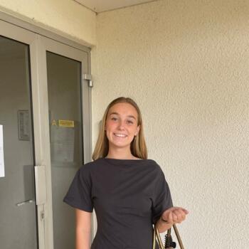 Babysitter in Bordeaux: Carla