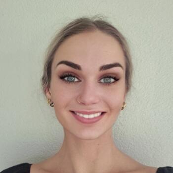 Babysitter in Townsville: Brianna (Bee)