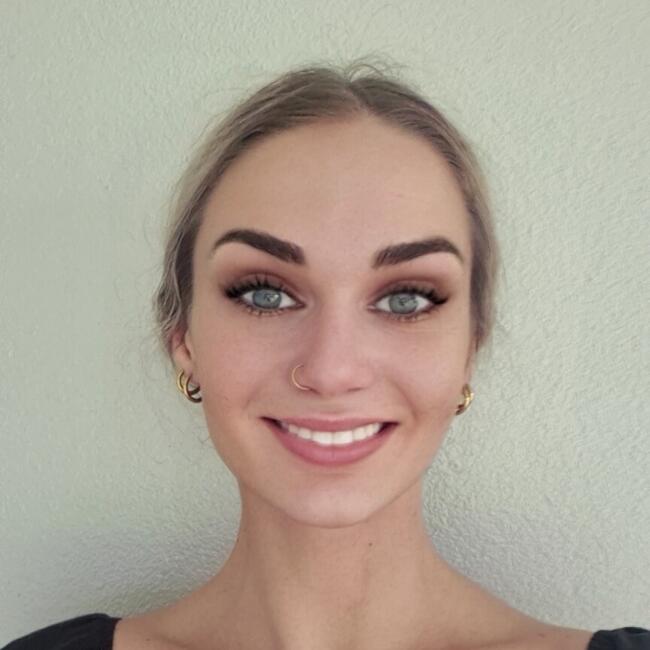 Babysitter in Townsville: Brianna (Bee)