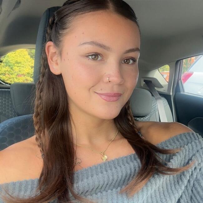 Babysitter in Frankston East: Amber