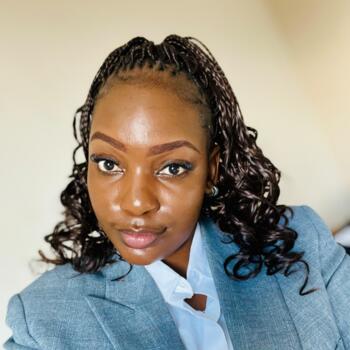 جليسة أطفال في Jazīrat Abū Z̧aby: Emma