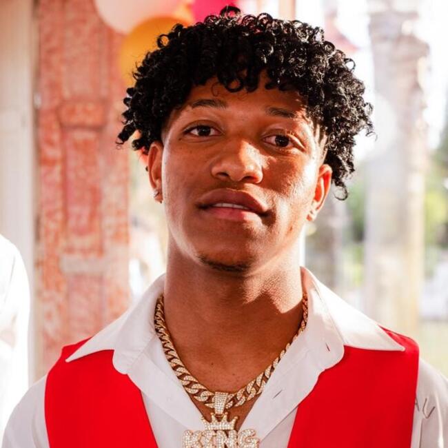 Trabalho de babysitting em Esposende: H