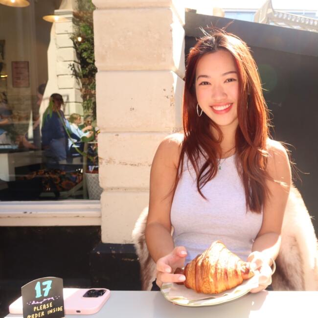 Babysitter in Singapore: Melanie