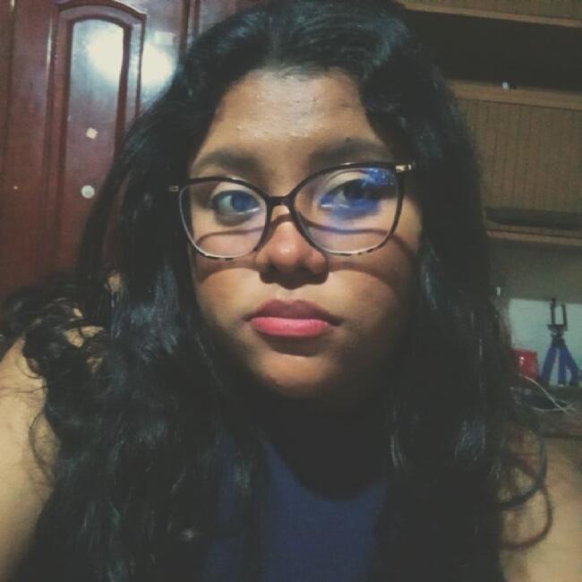 Babysitter in Belém: Monique