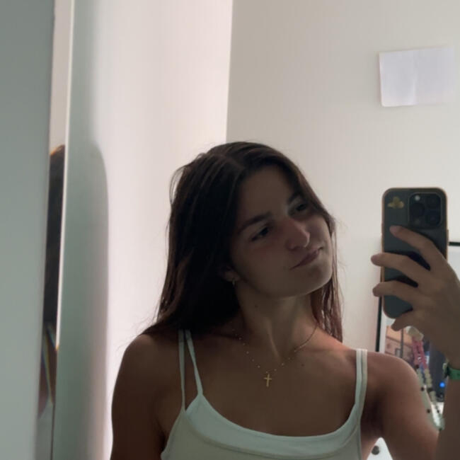 Babysitter in Ormes: Louann