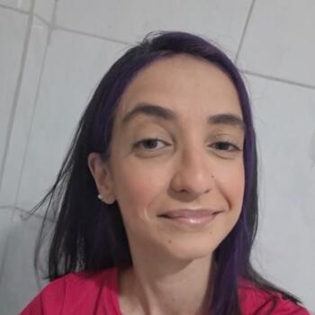 Babá em Portugueses: Larissa Correia