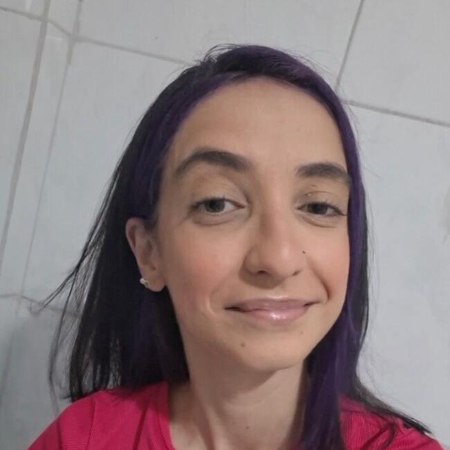 Babá em Portugueses: Larissa Correia