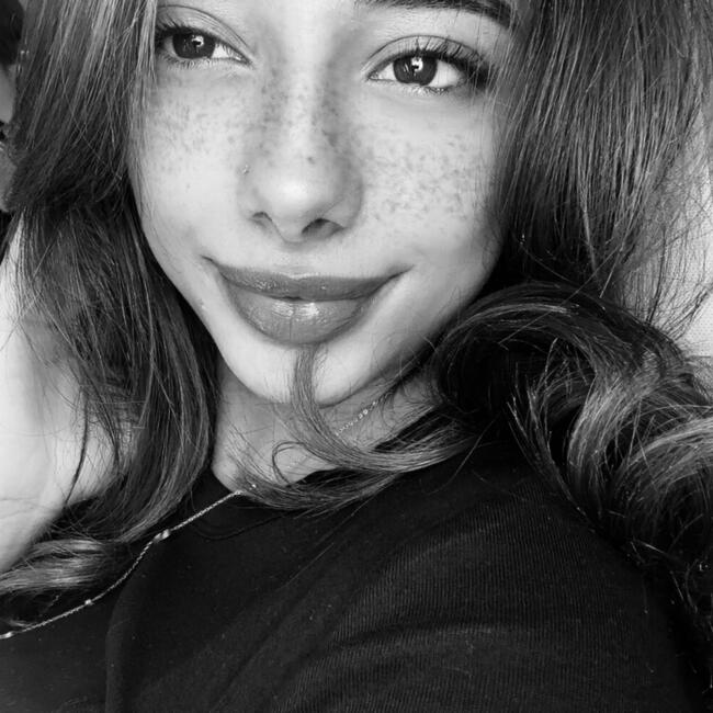 Babysitter in Chartres: Lina