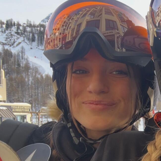 Babysitter in Antibes: Léna