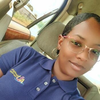 Babysitter Chaguanas: Jeanne