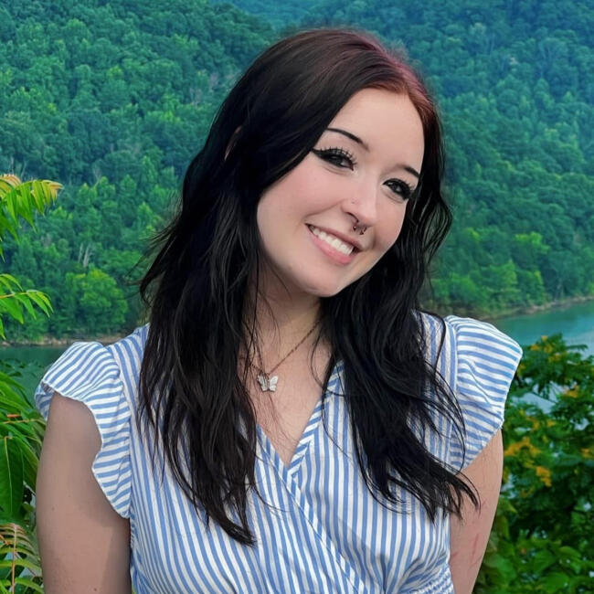 Babysitter in Clarksville: Shirley