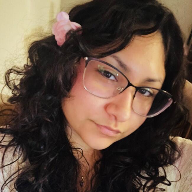 Babysitter in Fresno: Elektra