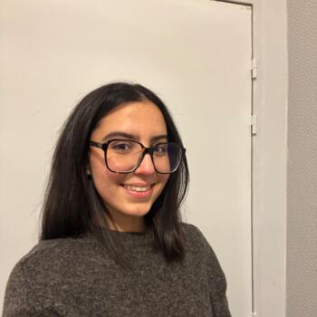 Babysitter in Paris: Imene