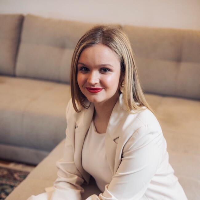 Babysitter in Cluj-Napoca: Cynthia-Laeticia