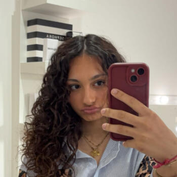 Baby-sitter Surat: Alina