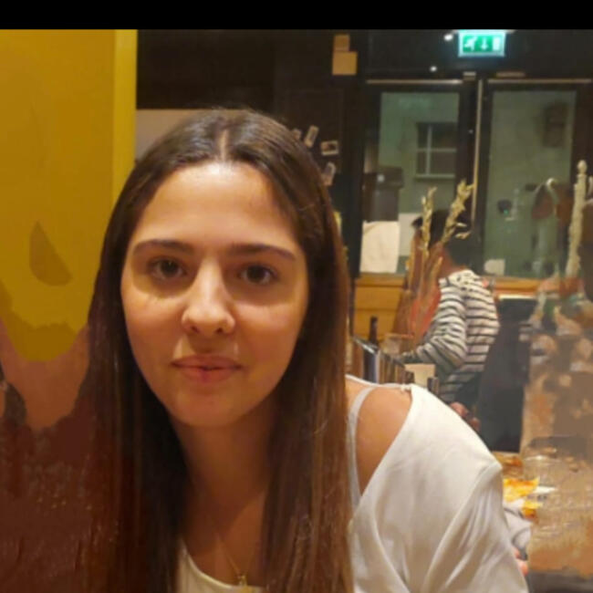 Babysitter in Sutton: Holly