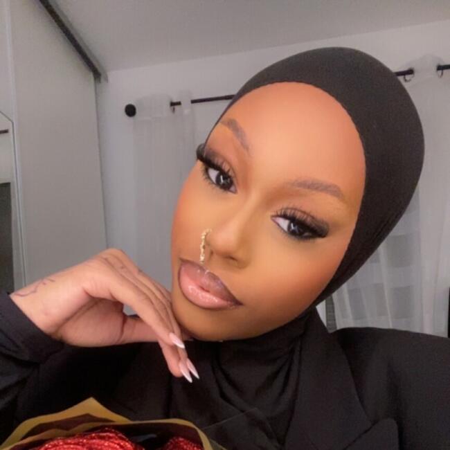 Babysitter in Marseille: Atoufiya