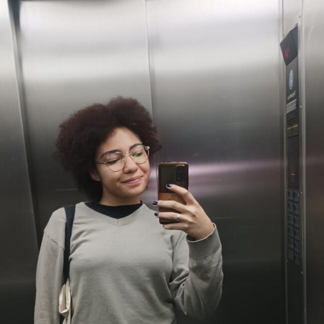 Babysitter in Maringá: Victoria