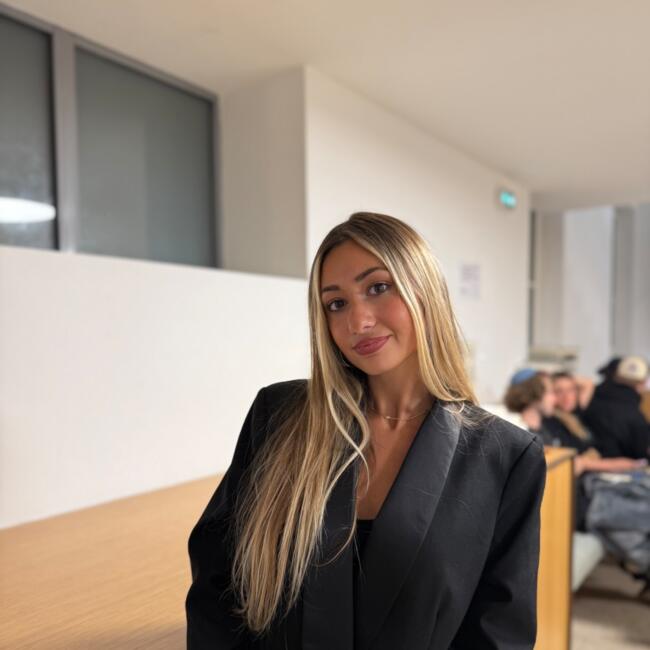 Babysitter in Montrouge: Noémie