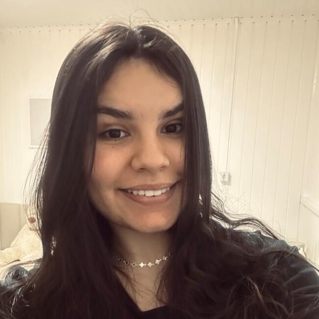 Babysitter in Criciúma: Julia